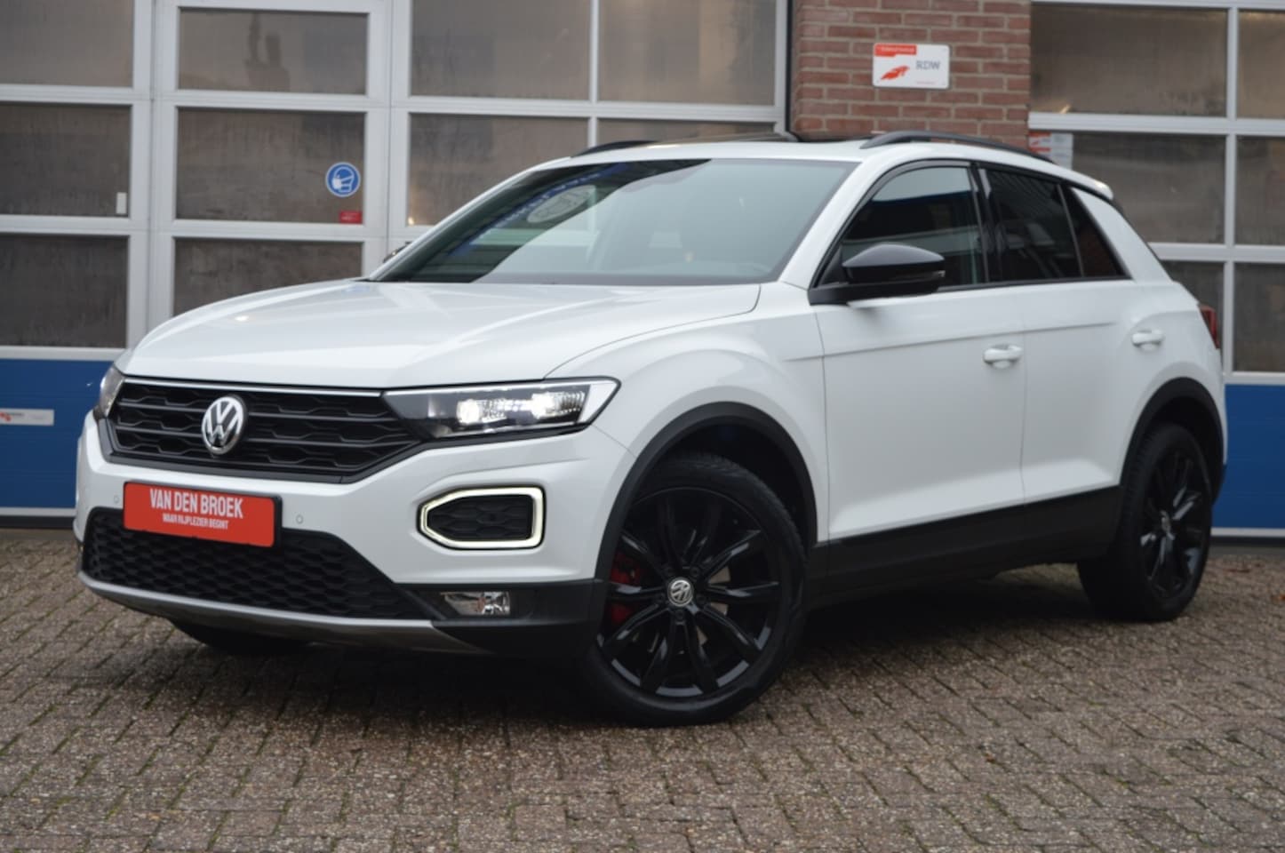 Volkswagen T-Roc - 1.5 TSI Sport R | AUT - CAMERA - AutoWereld.nl