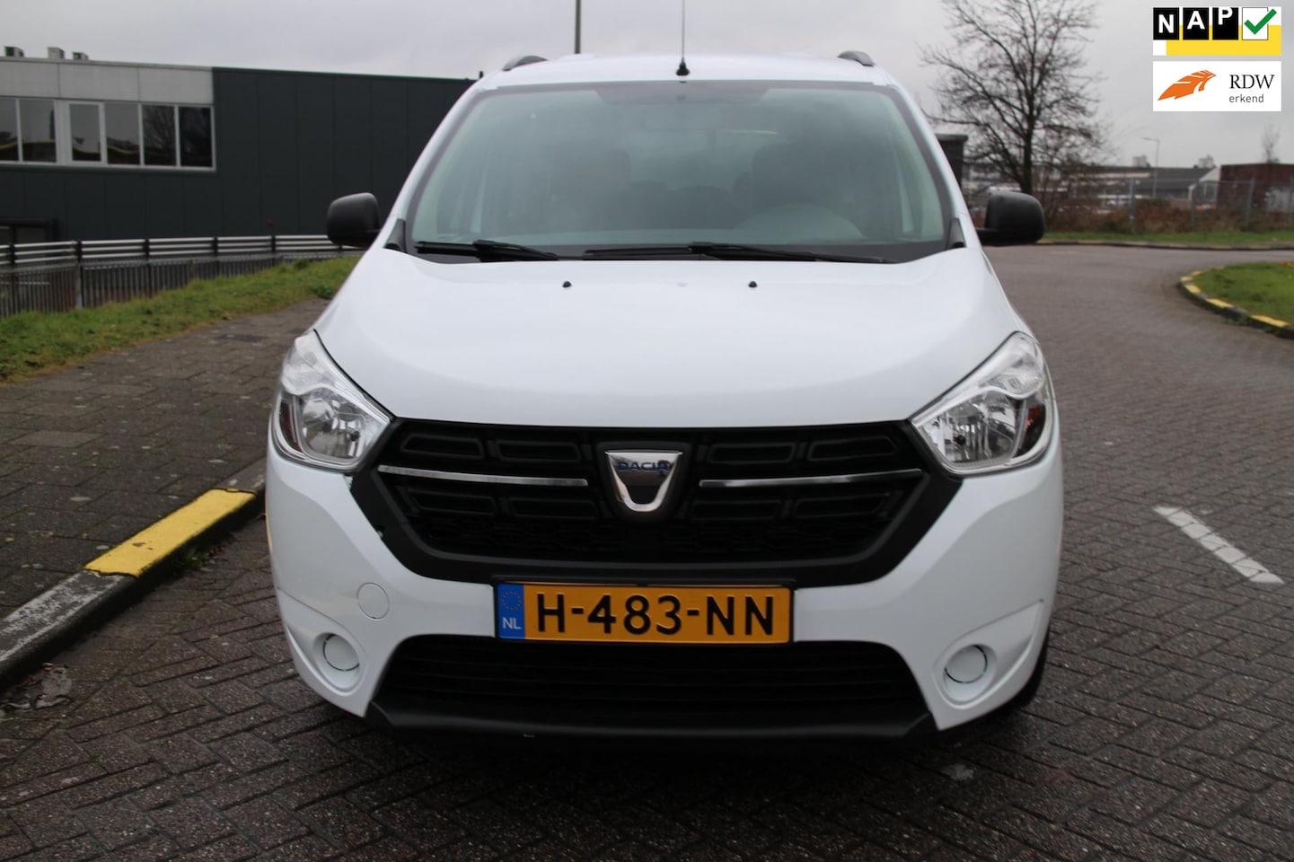 Dacia Lodgy - 1.3 TCe Essential 7p. 1.3 TCe Essential 7p. - AutoWereld.nl