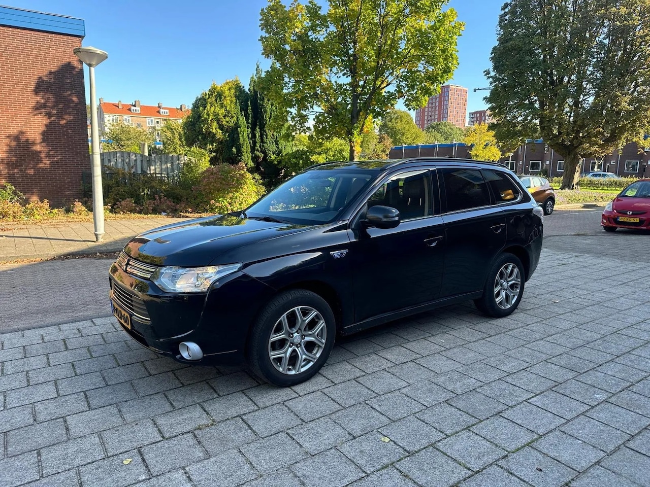 Mitsubishi Outlander - 2.0 PHEV Intense + Plug-in Hybrid Automaat 4WD - AutoWereld.nl