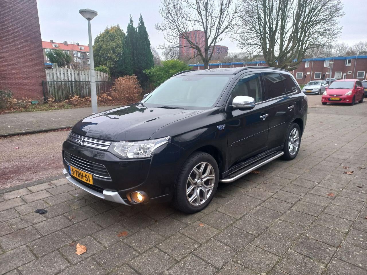 Mitsubishi Outlander - 2.0 PHEV Instyle Hybrid 4WD NAP Leder Trekhaak Cruise - AutoWereld.nl