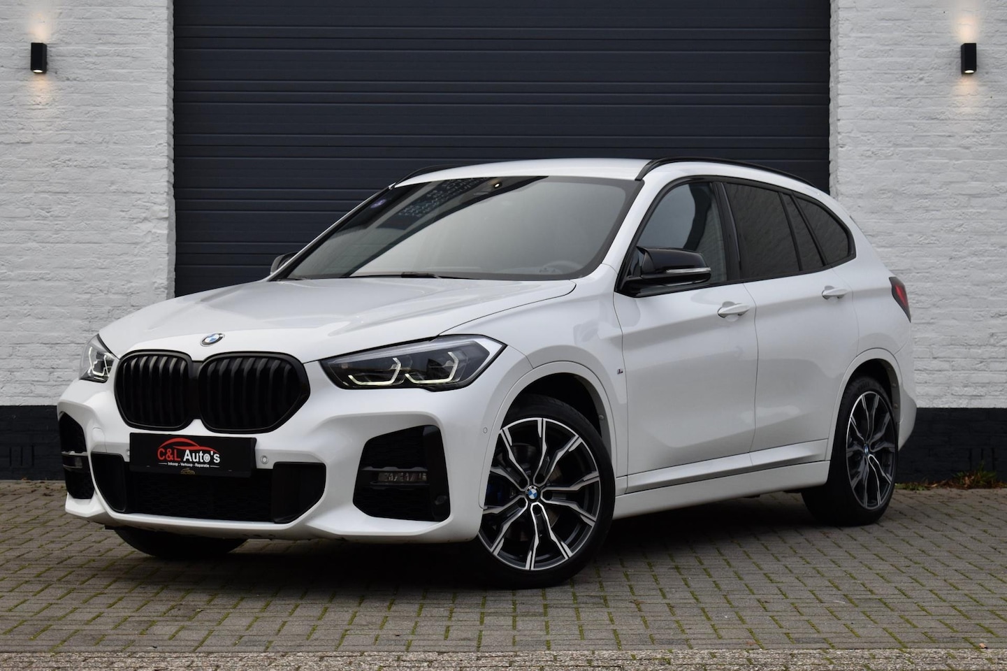 BMW X1 - - XDrive20i High Executive M-Sport | HUD | Camera | 19" | - AutoWereld.nl