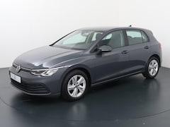 Volkswagen Golf - 1.5 TSI Life | 130 PK | Navigatiesysteem | Achteruitrijcamera | Parkeersensoren voor en ac