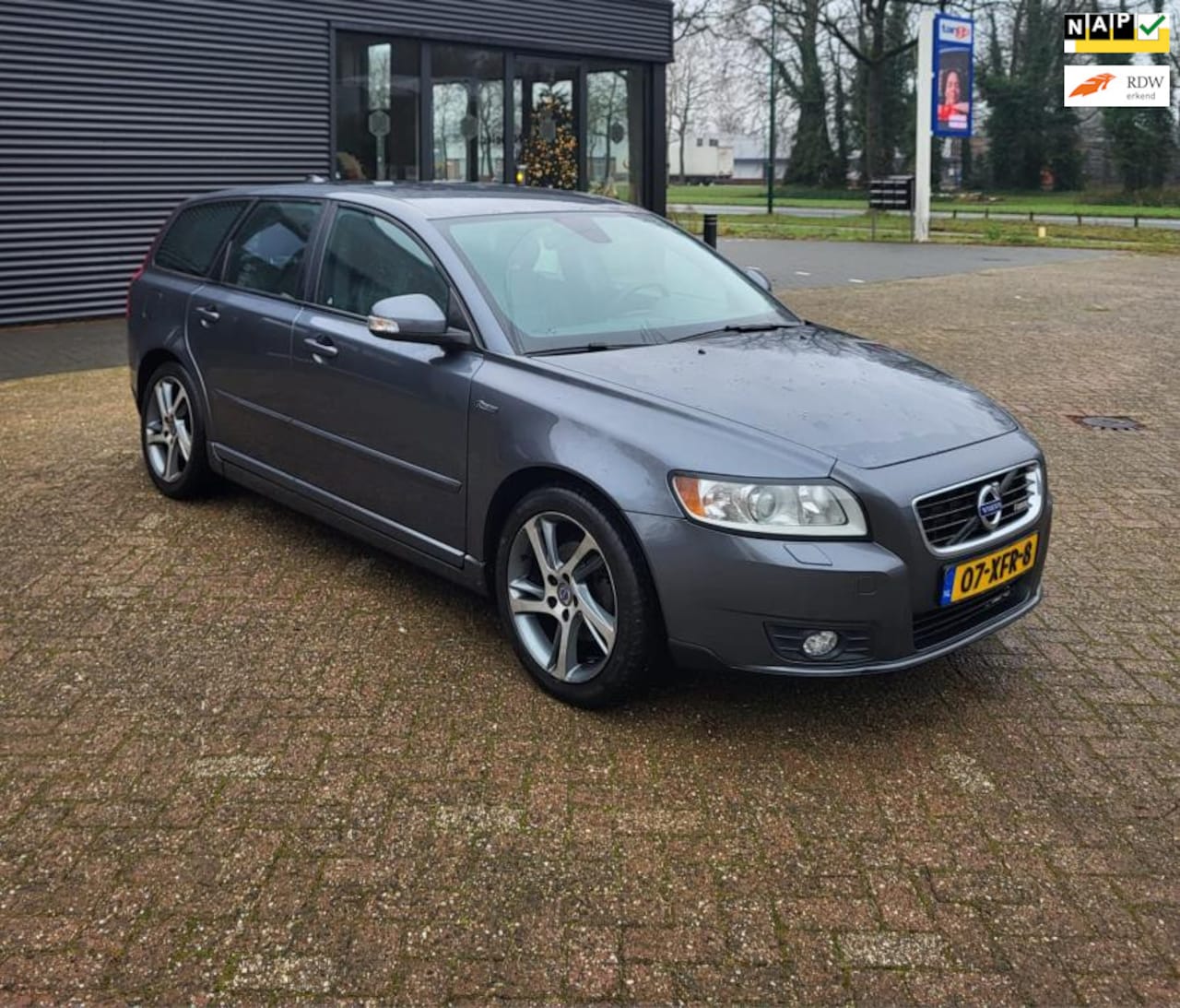 Volvo V50 - 1.6 D2 S/S Limited Edition 1.6 D2 S/S Limited Edition,R-Design,E5,Xen,Leder! - AutoWereld.nl