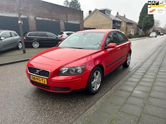 Volvo S40 - 2.4 AIRCO, ELEKT PAKKET, CRUISE, NIEUWE APK