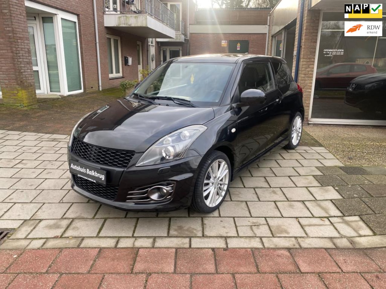 Suzuki Swift - 1.6 Sport 136 pk clima cruisecontrol lm velgen 105863 km - AutoWereld.nl