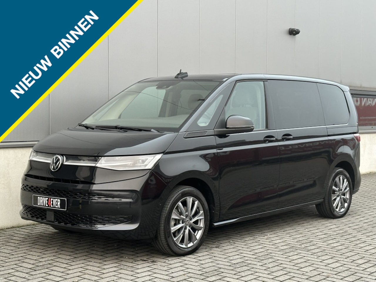 Volkswagen Multivan - 1.5 eTSI 2022 L1H1 Style PANO NAVI ACC ECC PDC ELEK PAKKT - AutoWereld.nl