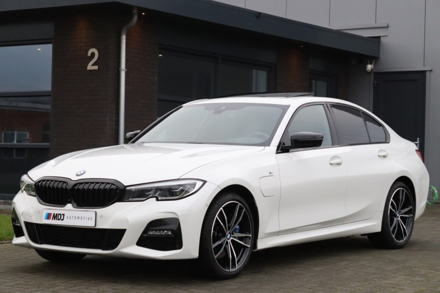 BMW 3-serie - 330e M Sport Open Dak Laser Head Up 19 inch 1e eig - AutoWereld.nl