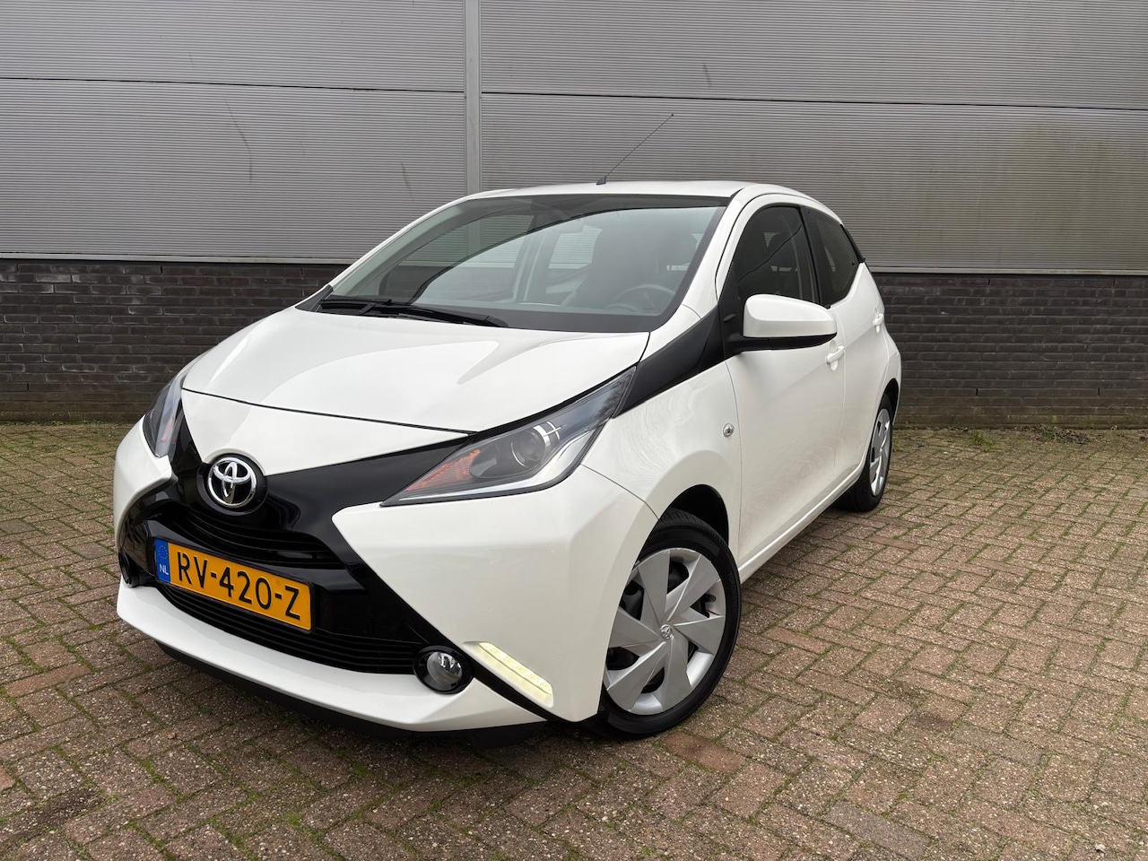 Toyota Aygo - 1.0 VVT-i x-play 1.0 VVT-i x-play - AutoWereld.nl