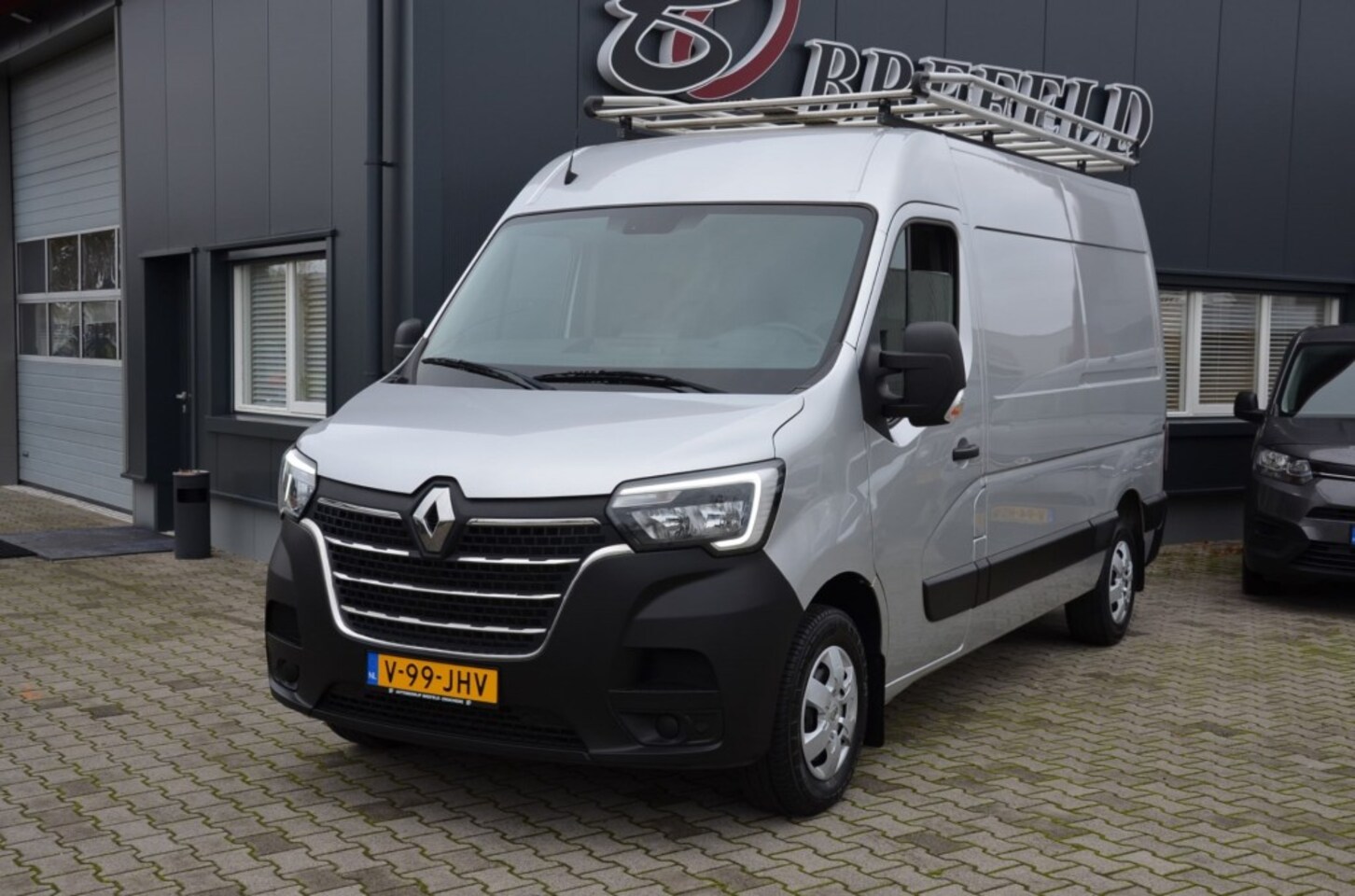 Renault Master - 2.3 D L2H2 Airco, Imperiaal. trekhaak, betimmering. - AutoWereld.nl