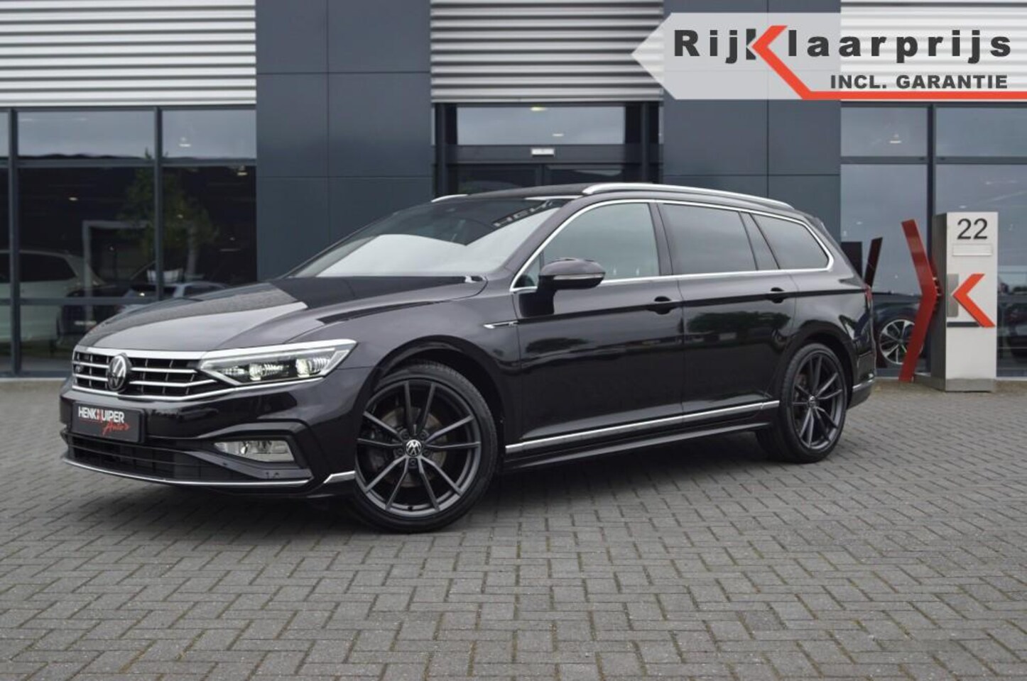 Volkswagen Passat Variant - 1.5 TSI DSG R-Line / Panodak / Leer /19LM /Camera/ Virtual dashb - AutoWereld.nl