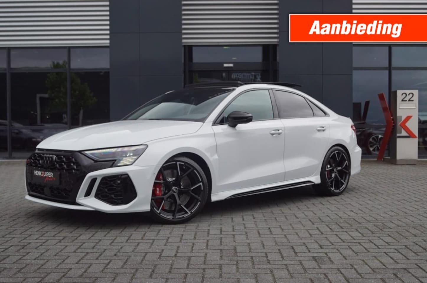 Audi RS3 - 2.5 TFSI Quattro/ Panodak/ Leer/ RS Uitlaat/BenO/ Leer/Matrix LED - AutoWereld.nl