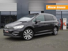 Volkswagen Touran - 1.5 TSI DSG R-Line / Panodak/18LM/Led/Trekhaak wegklb