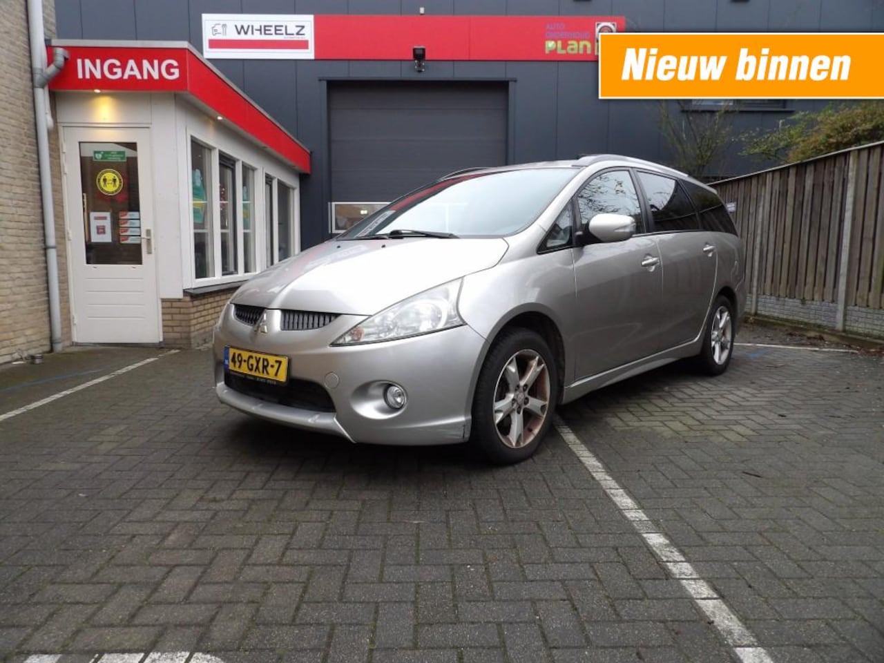 Mitsubishi Grandis - 2.4  executive -7 persoons - ecc - 175 DKM NAP - AutoWereld.nl