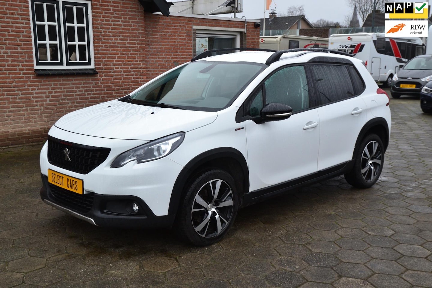 Peugeot 2008 - 1.2 PureTech Allure - Automaat - Airco - Navi+camara - Cruise control - Leer/Stof - Lm.Vel - AutoWereld.nl