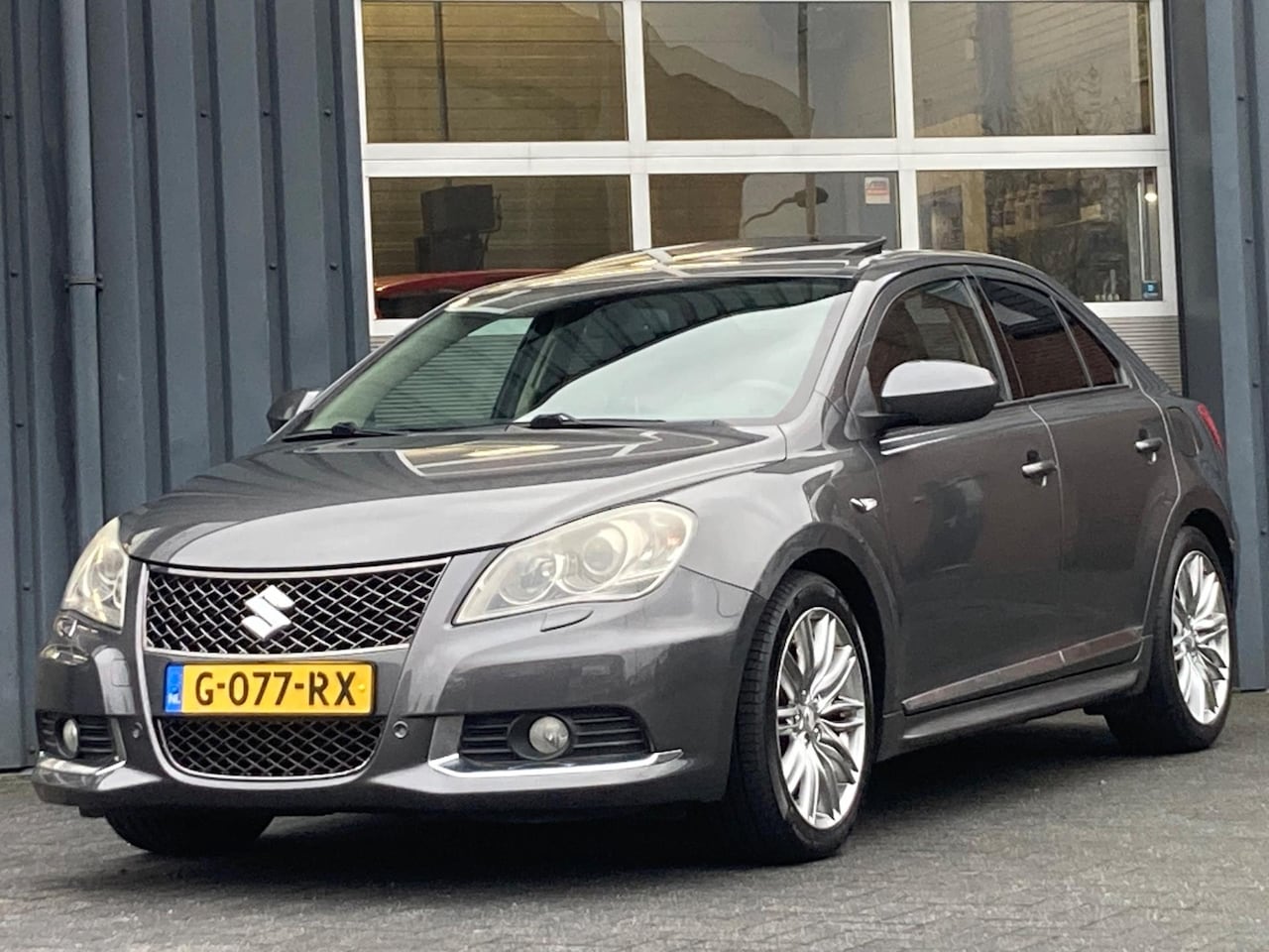 Suzuki Kizashi - 2.4 Sport Automaat, Xenon, Leder, Climate control, Cruise control, PDC, Schuif/kanteldak - AutoWereld.nl