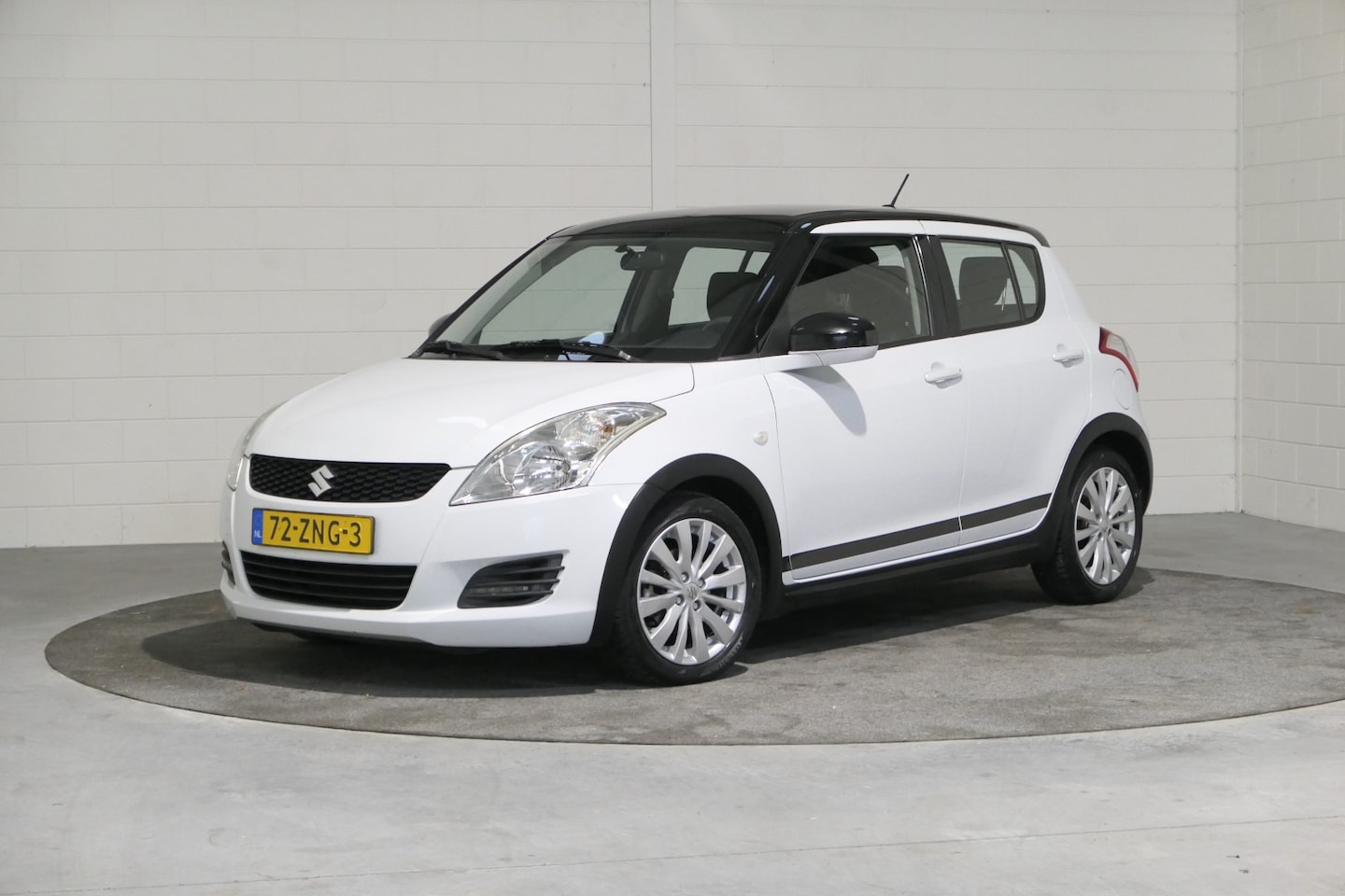 Suzuki Swift - 1.2 Comfort 5Drs. NL auto , 2e Eig, Sport pakket , Airco, Sportstoelen, Stoelverwarming, S - AutoWereld.nl