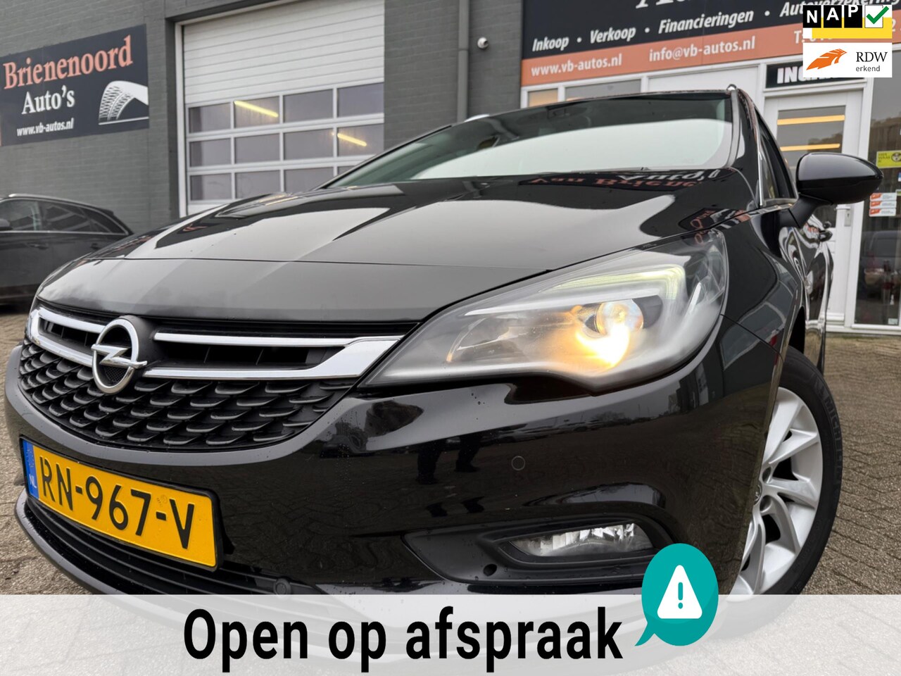 Opel Astra Sports Tourer - 1.4 Innovation van 2de Eig met trekhaak en parkeersensoren / camera en navigatie en blueto - AutoWereld.nl