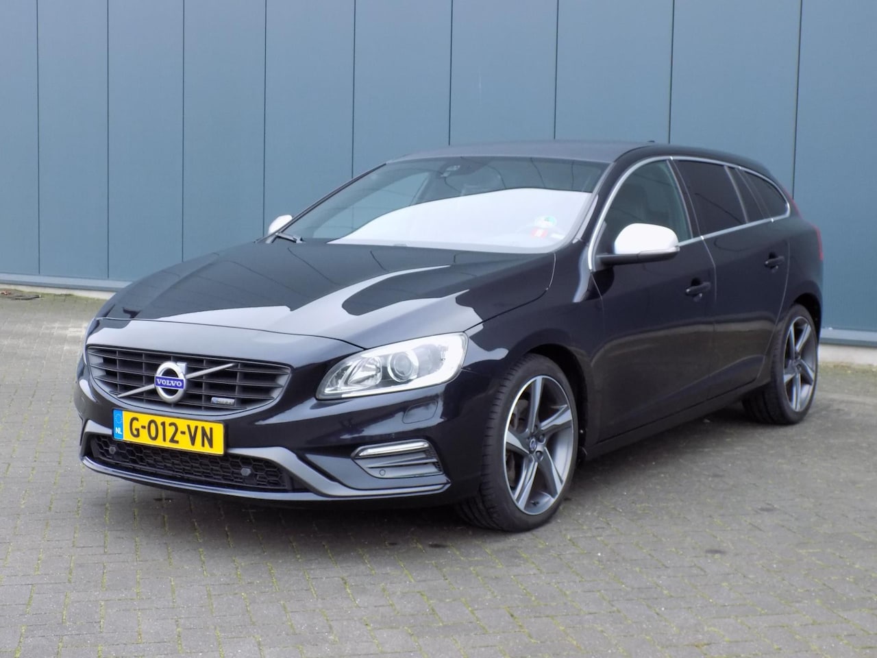 Volvo V60 - 2.4 D5 R-Design Leer - AutoWereld.nl