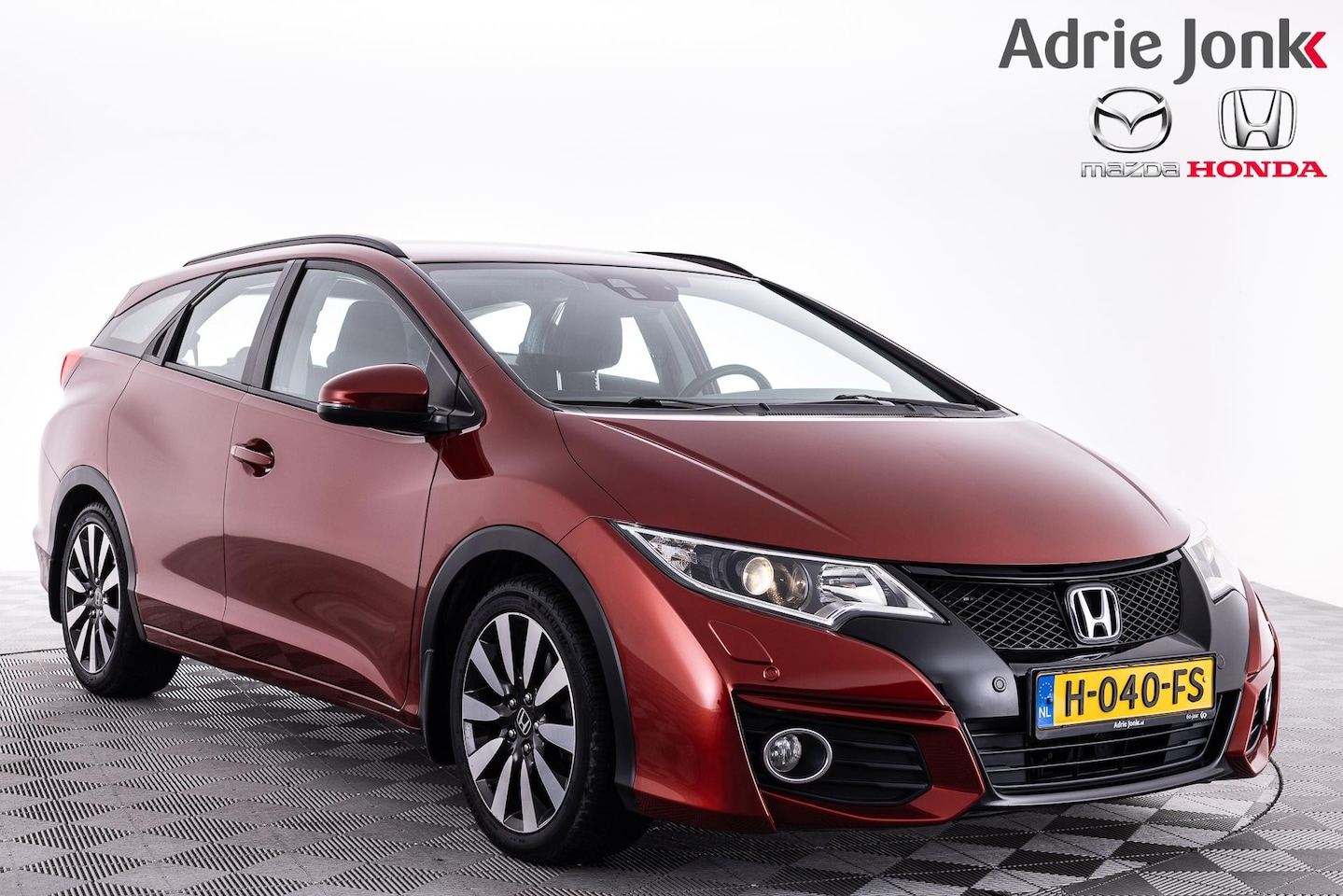 Honda Civic Tourer - 1.8 Elegance | AUTOMAAT | TREKHAAK | ACHTERUITRIJCAMERA | PARKEERSENSOREN | NAVIGATIE | CR - AutoWereld.nl