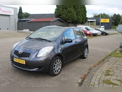 Toyota Yaris - 1.3 VVTI IDOLS Gereserveerd