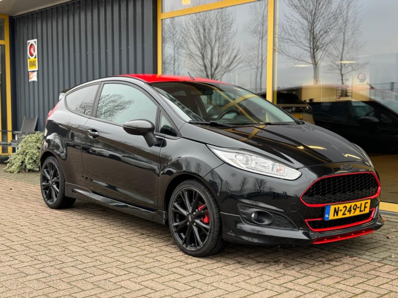 Ford Fiesta - 1.0 EcoB. Red/Black - AutoWereld.nl