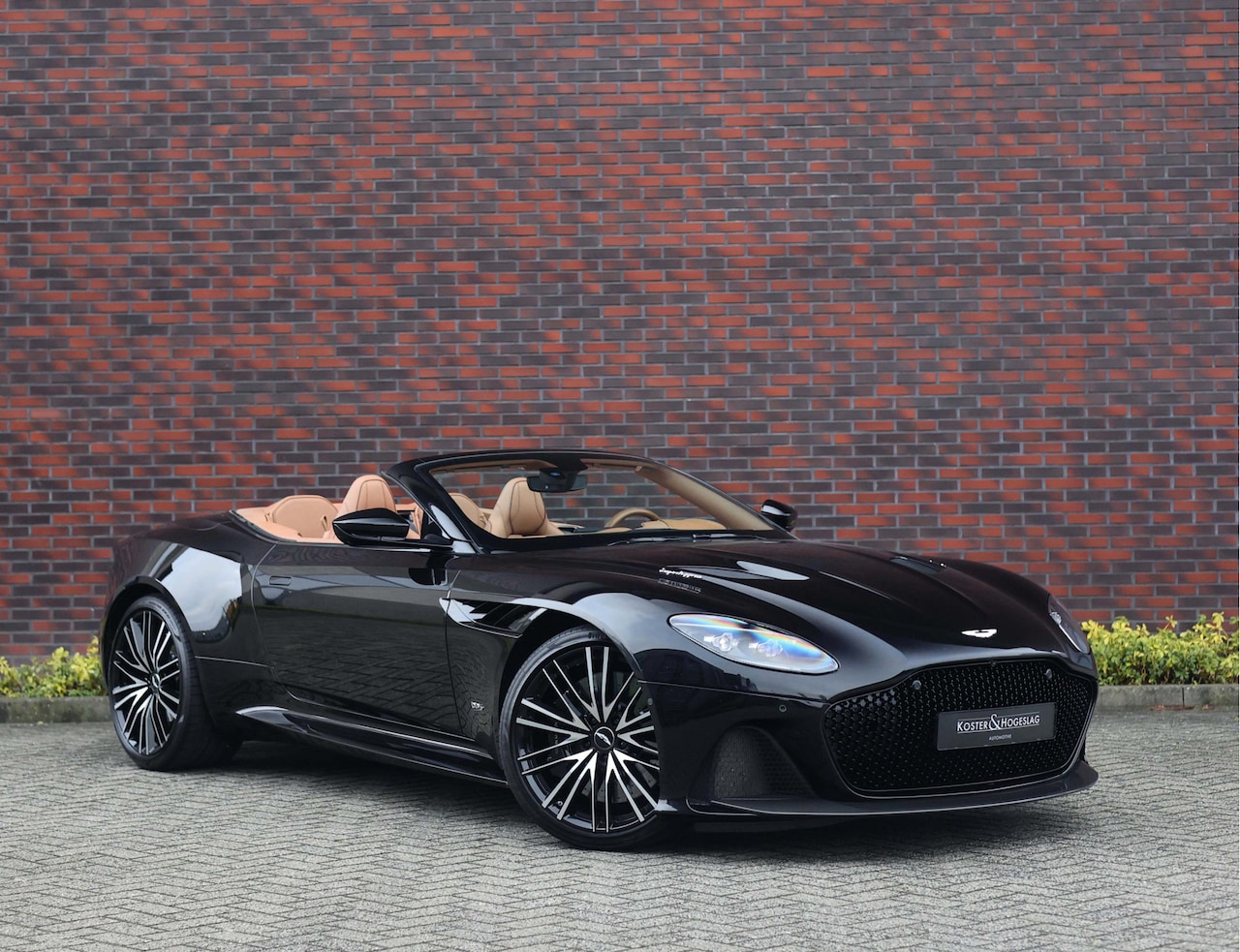 Aston Martin DBS Volante - 5.2 V12 Superleggera *Carbon*360*Dealer odh* - AutoWereld.nl