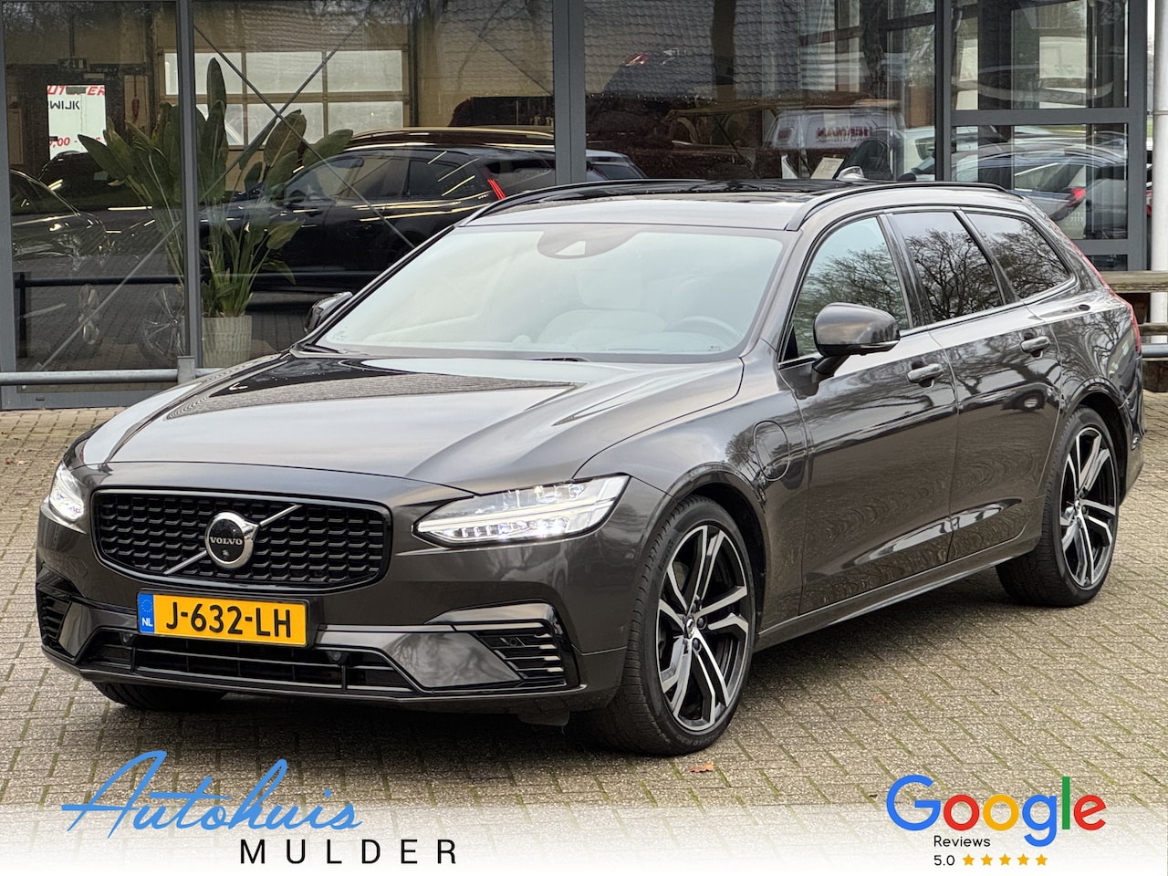 Volvo V90 - 2.0 T8 AWD R-Design Luchtvering/Panoramadak/Trekhaak/Leder/Stoel & Stuurverwarming - AutoWereld.nl