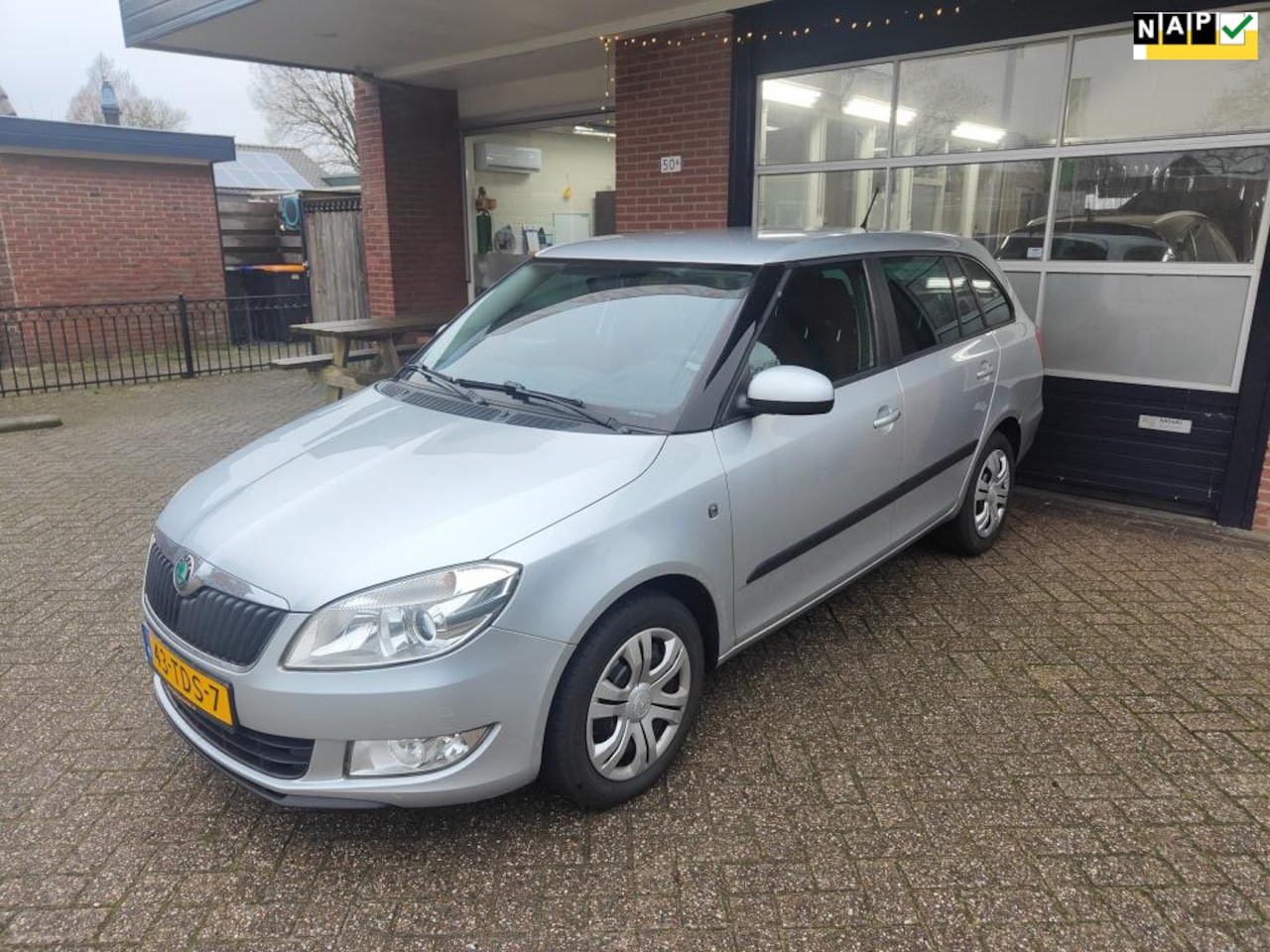 Skoda Fabia Combi - 1.2 TSI Ambition 1.2 TSI Ambition, Trekhaak, Airco, Cruise, NAP - AutoWereld.nl