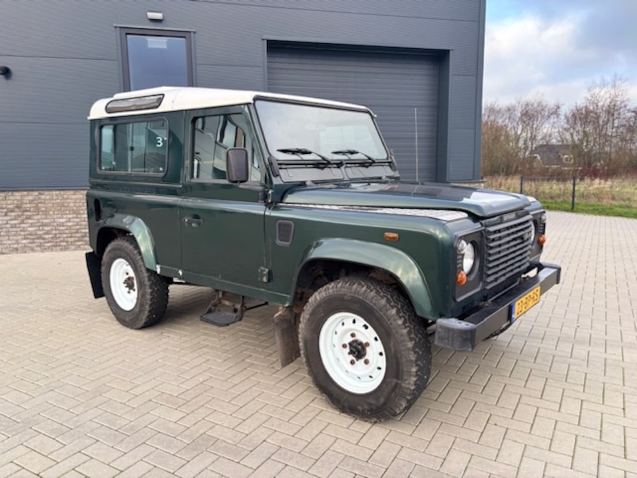 Land Rover Defender Hard Top - 2.5 Td5 90" County Hard Top Nieuwe WOLF VELGEN ! / Grijs kenteken - AutoWereld.nl