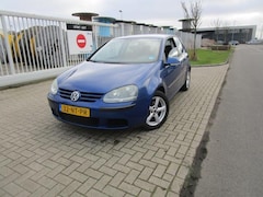 Volkswagen Golf - 1.6 FSI Trendline