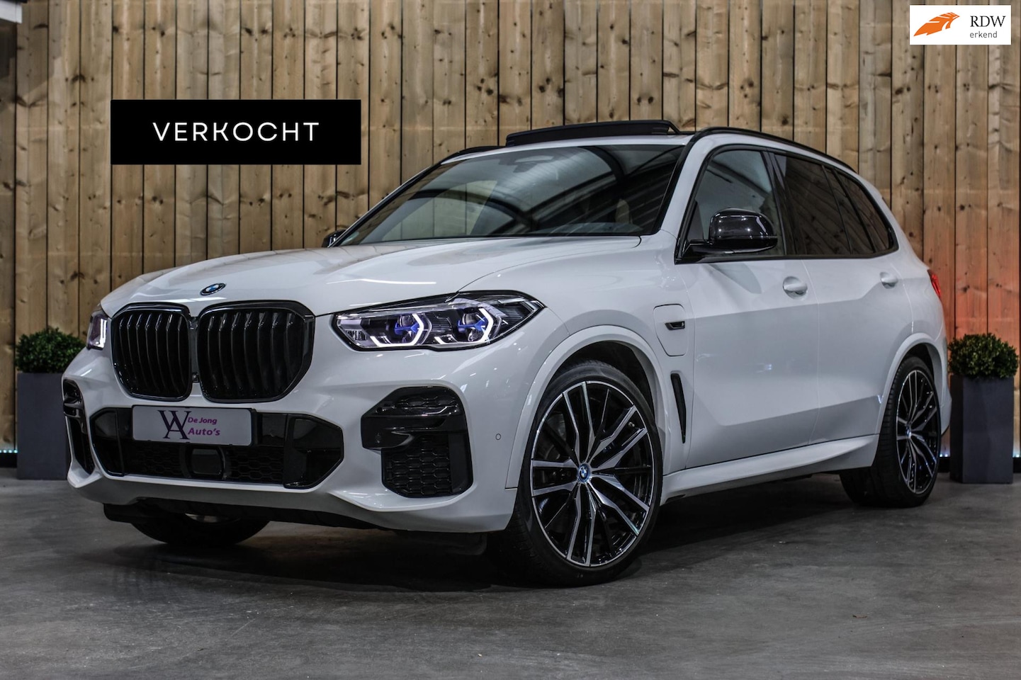 BMW X5 - XDrive45e M-Sport *Skylounge*B&W*M-Stoelen*Laser Led*360 Camera* - AutoWereld.nl