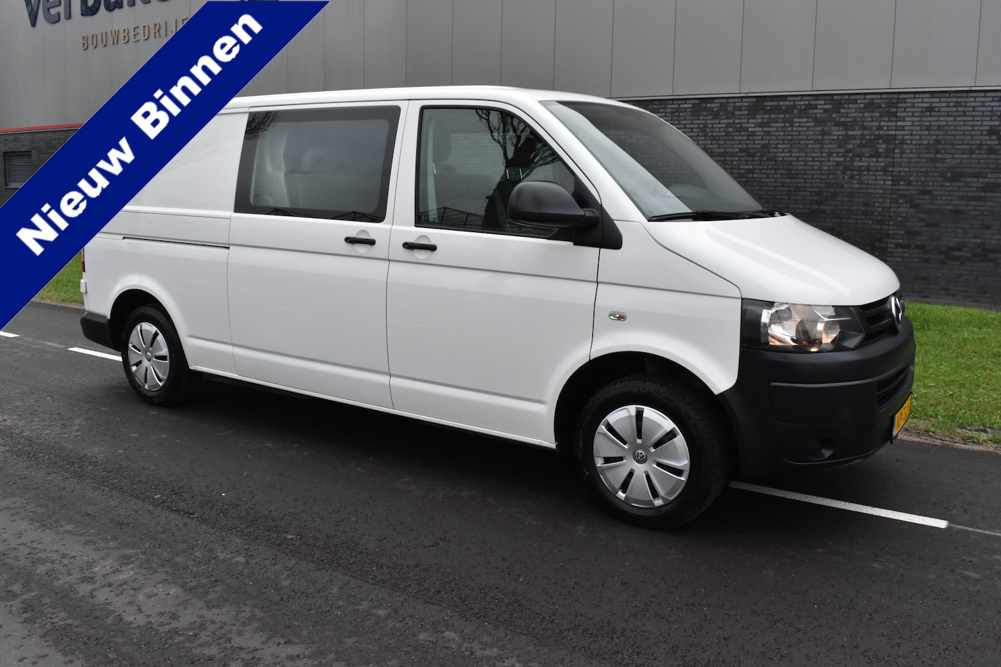 Volkswagen Transporter - 2.0 TDI L2H1 Dubbel cabine 6 zitplaatsen Airco Trekhaak Lengte 2 - AutoWereld.nl