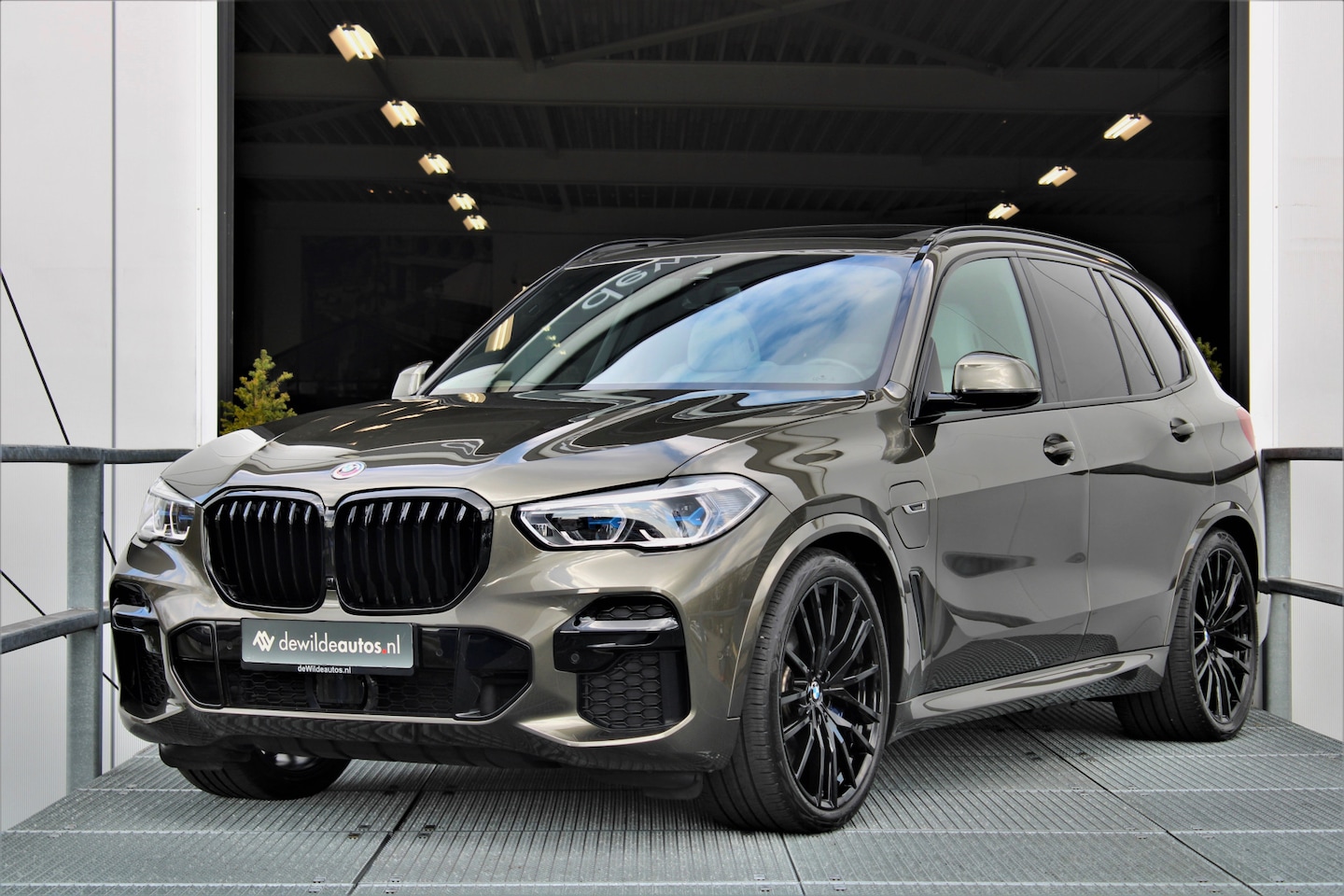 BMW X5 - xDrive45e M-Sport 394pk Pano Harman/Kardon Trekhaak Laser ACC Head-up - AutoWereld.nl