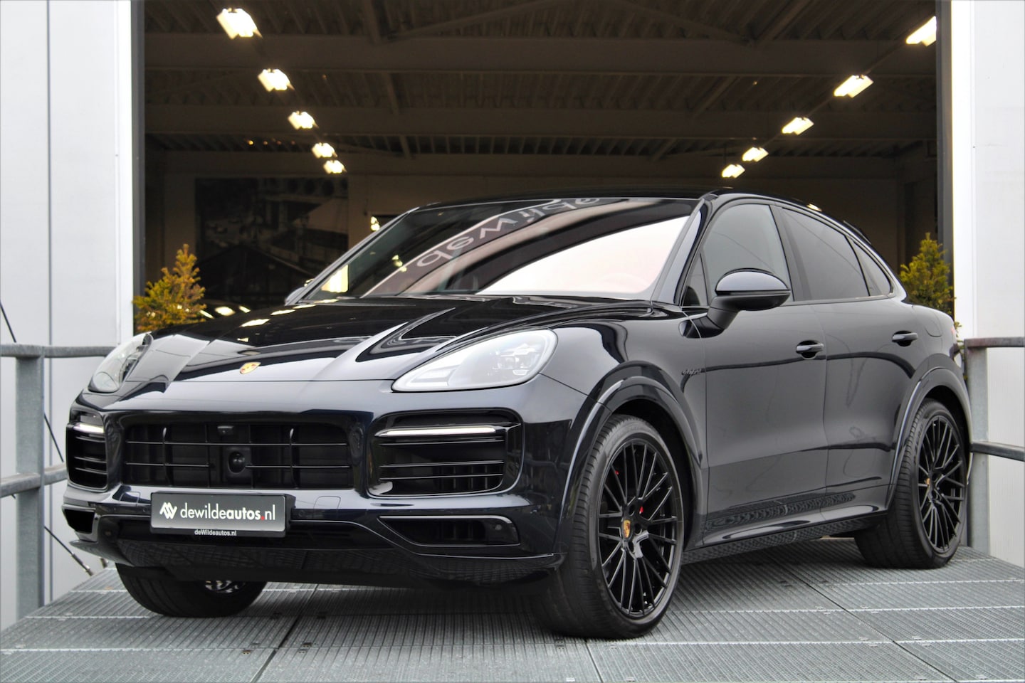 Porsche Cayenne Coupé - 3.0 E-Hybrid SportDesign Platinum Edition 462pk Pano 18-wegs Sportuitlaat Stoelventilatie - AutoWereld.nl