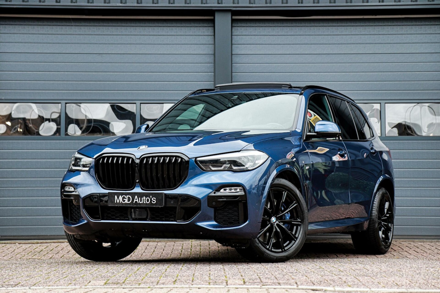 BMW X5 - xDrive40i M-Sport M-Pakket /LED/PANODAK/360 CAMERA/CARPLAY/MEMORY/SFEERVERL./STOEL. VENTIL - AutoWereld.nl