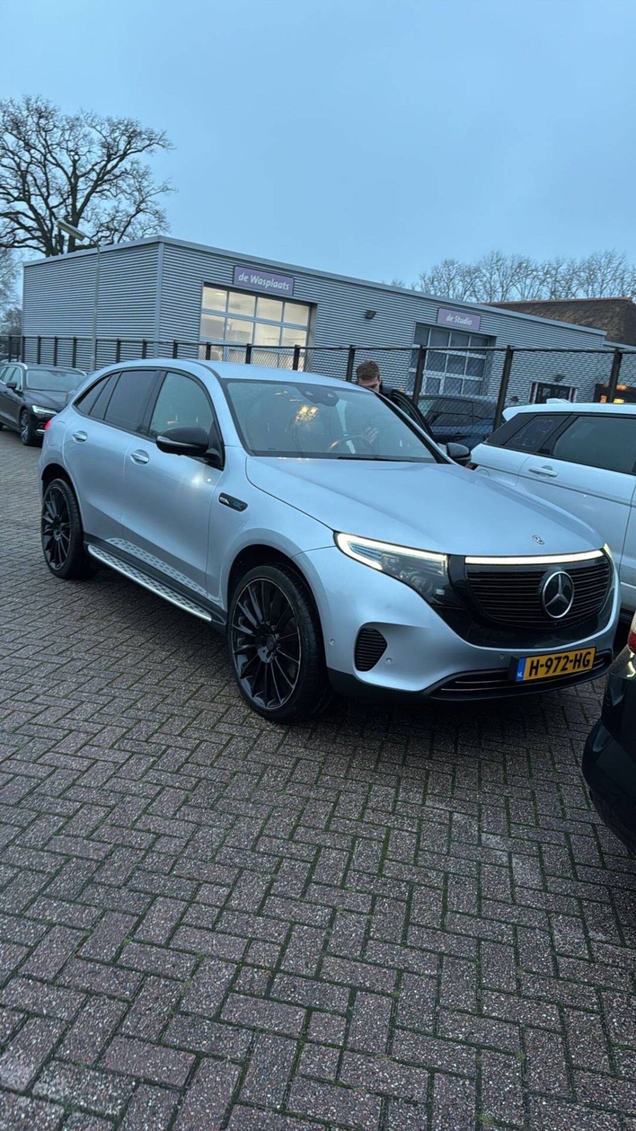 Mercedes-Benz EQC - 400 4MATIC Premium 80 kWh Privacy Glass | Treeplanken | Navi | Leer - AutoWereld.nl