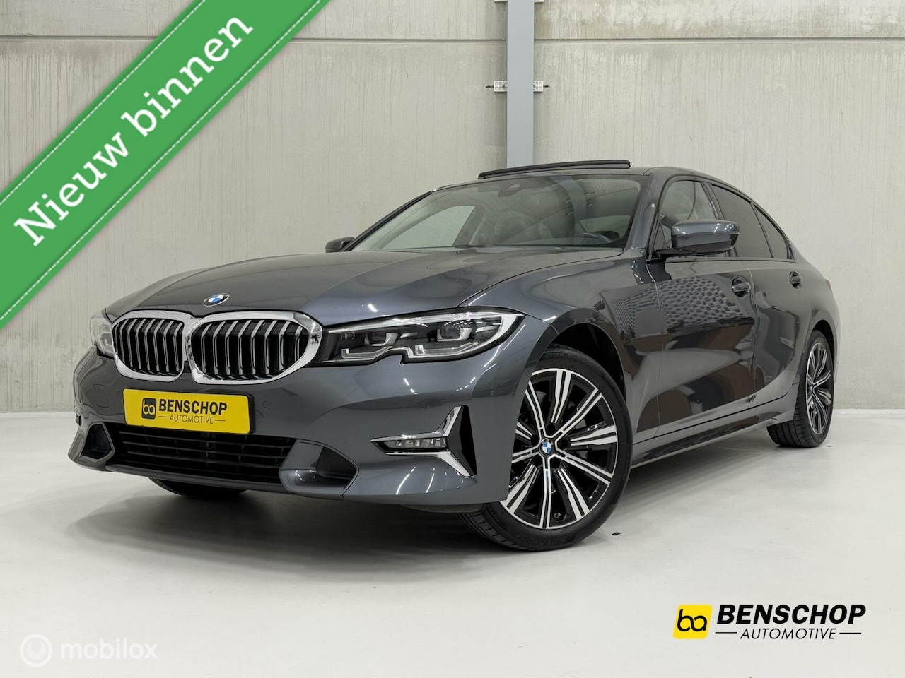 BMW 3-serie - 330i xDrive Luxury Schuifdak Leer Navi Carplay 360 Camera LED 18 inch Memory - AutoWereld.nl