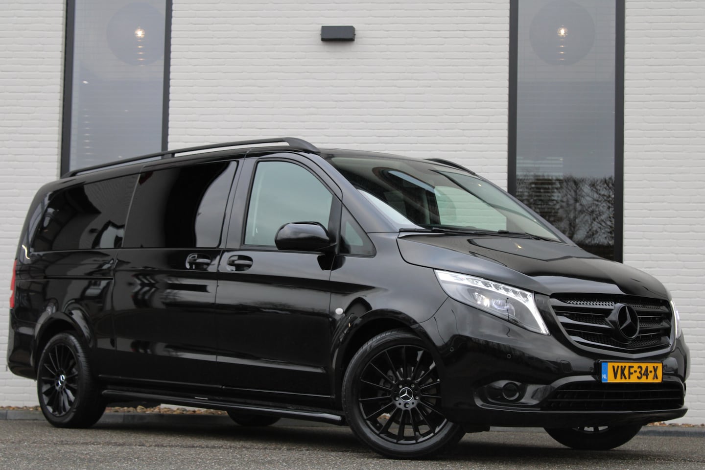 Mercedes-Benz Vito - 116 CDI Aut / Extra Lang / DC / Comfort / Leer / Led / Nette Staat - AutoWereld.nl