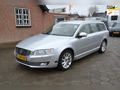 Volvo V70 - 2.0 T5 Summum - Airco - Navigatie - leer - Velgen - Dakrail - Afn.Trekhaak - Stoelverw+Stu