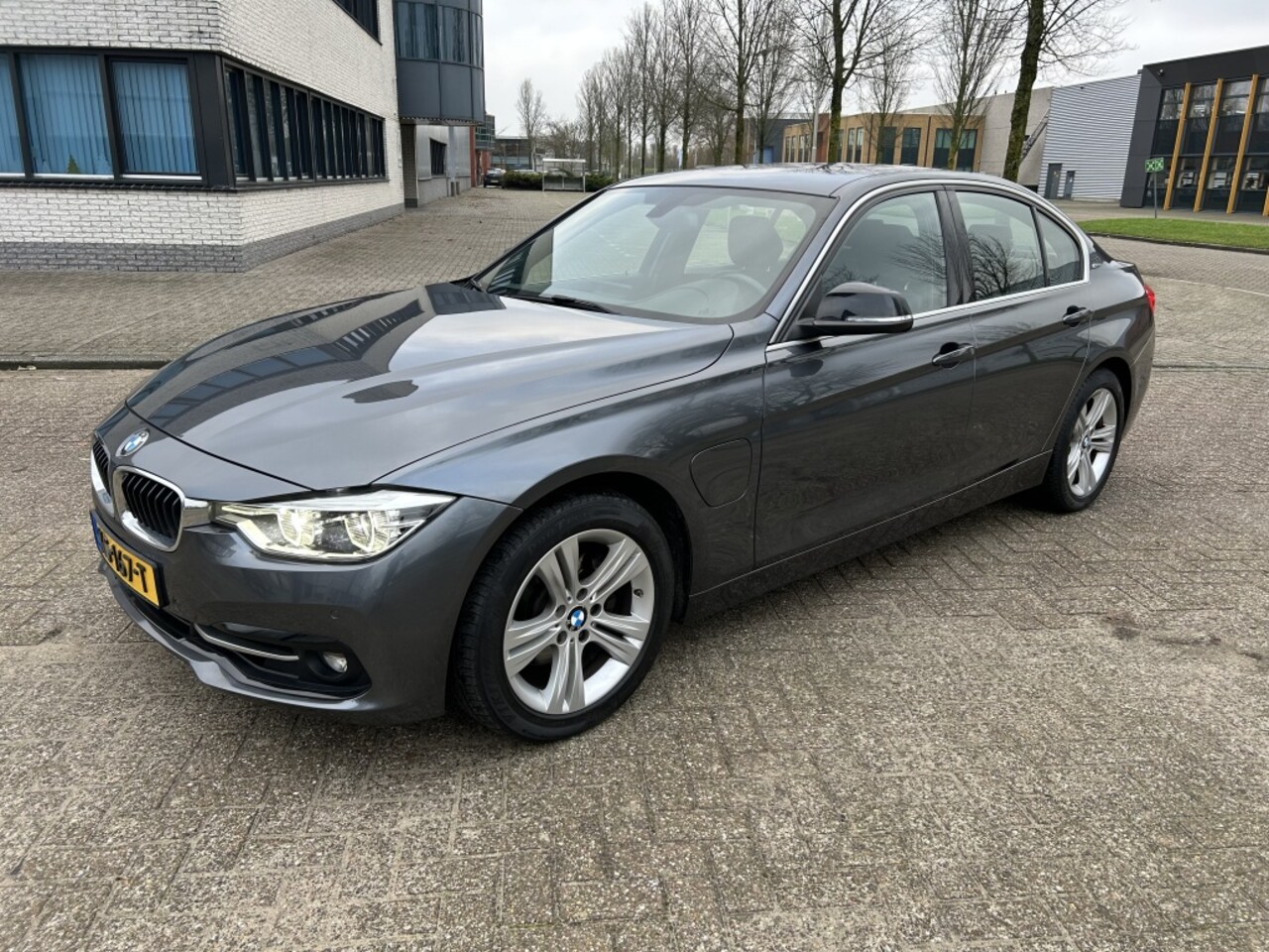 BMW 3-serie - 330e Cent.Hi.Ex. NAVI/PDC/LEER/STOELVW/NAP - AutoWereld.nl