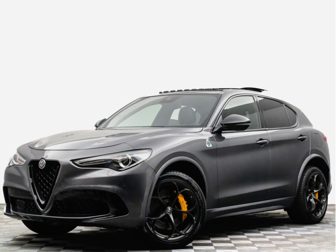 Alfa Romeo Stelvio - 2.9 V6 510pk AWD Quadrifoglio (full carbon,keramisch,harman kardon,drive assist pack) - AutoWereld.nl