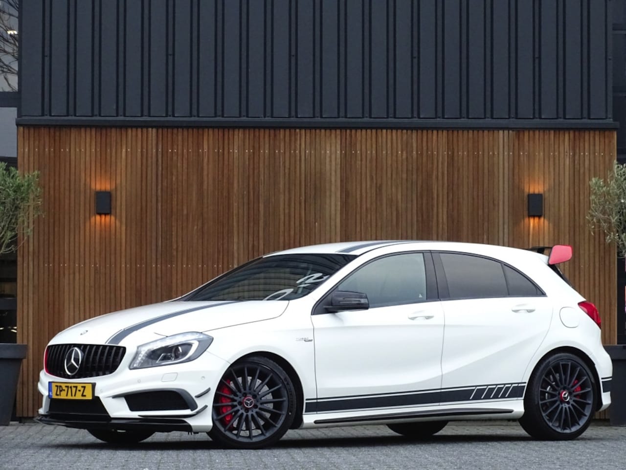 Mercedes-Benz A-klasse - Mercedes-amg AMG 45 400PK+ 4MATIC Ed. 1 / schaalstoelen / LED - AutoWereld.nl