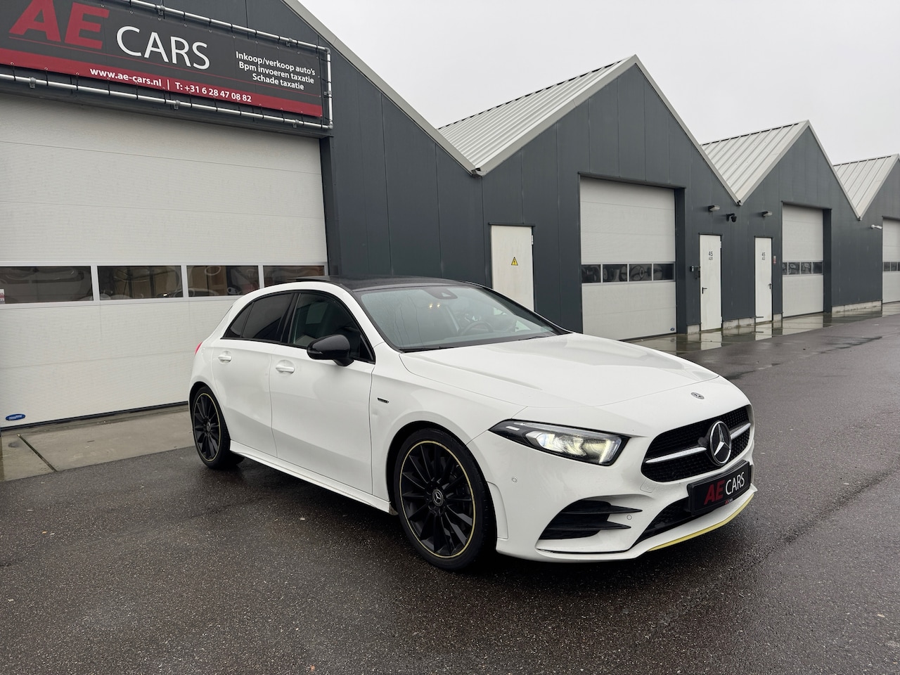 Mercedes-Benz A-klasse - 250 Premium Plus AMG EDITION 1 PANO CAM LED LEER - AutoWereld.nl