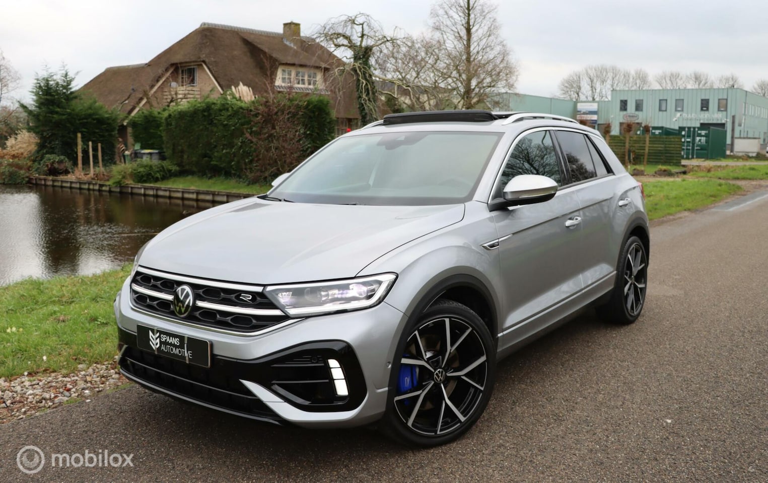 Volkswagen T-Roc - 2.0 TSI 4Motion R / Pano / Akra / Navi - AutoWereld.nl