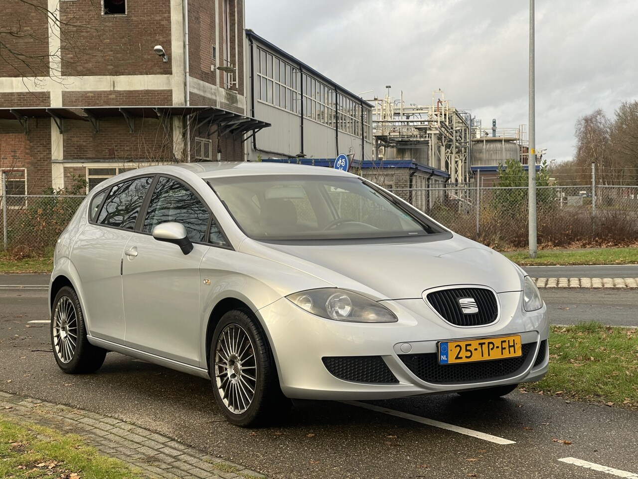 Seat Leon - 1.6 Reference | 5 deurs | LM Velgen | Nette auto! - AutoWereld.nl