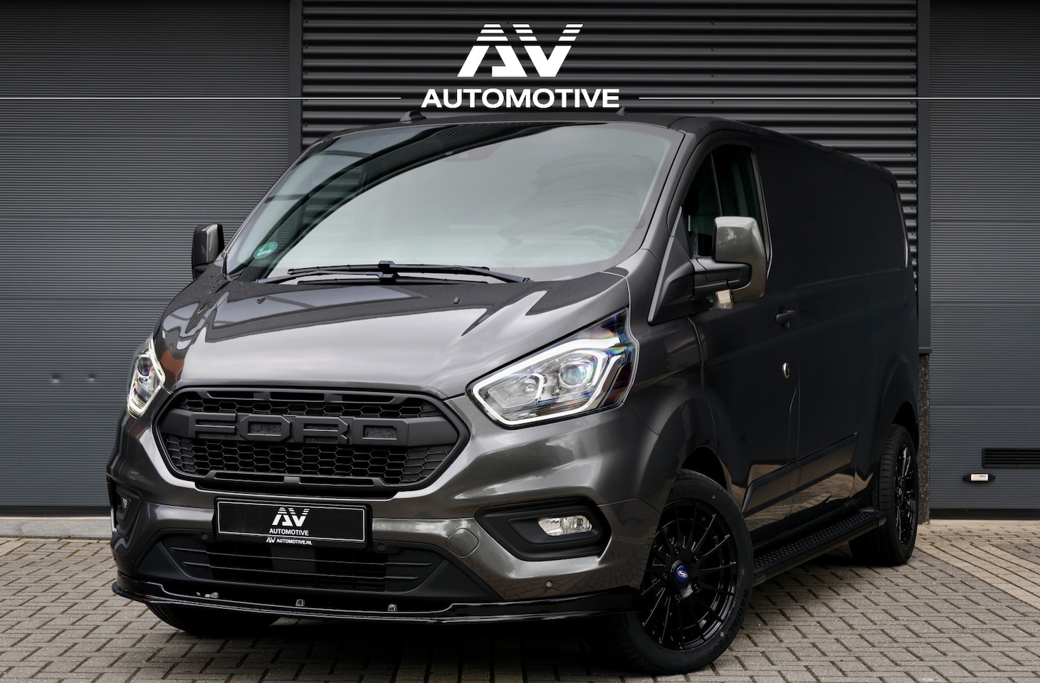 Ford Transit Custom - 2.0 TDCI | Camera | CarPlay | Stoelverwarming | Navigatie | Blind Spot | DAB | Raptor Edit - AutoWereld.nl