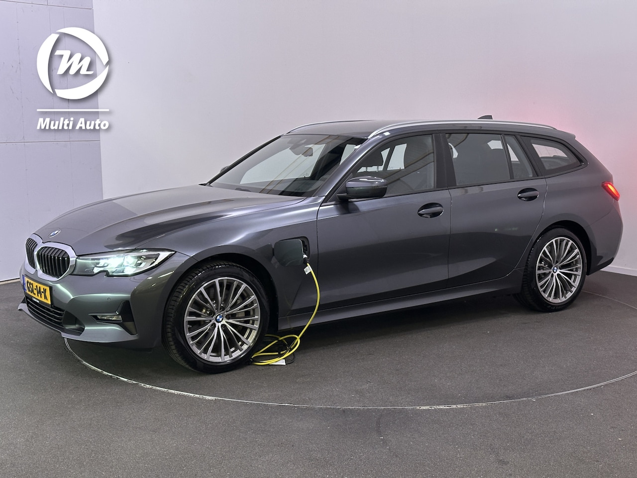 BMW 3-serie Touring - 330e Luxury Plug in Hybrid 293pk PHEV | Lederen Bekleding | Navigatie | Apple Carplay | St - AutoWereld.nl