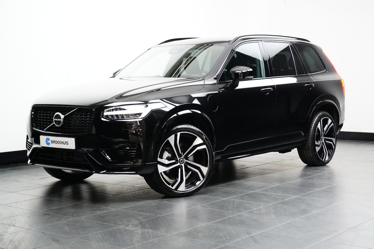 Volvo XC90 - 2.0 T8 Recharge AWD Ultimate Dark B&W/HUD/Luchtvering/Trekhaak/360 - AutoWereld.nl