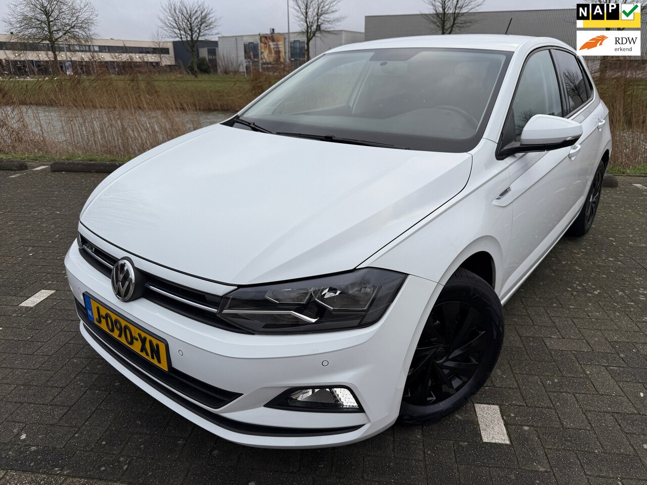 Volkswagen Polo - 1.0 TSI Business R-Line*NAVI*CarPlay*ADAPTIEVE CRUISE*AIRCO*APK*NAP*PARK SENSOREN - AutoWereld.nl