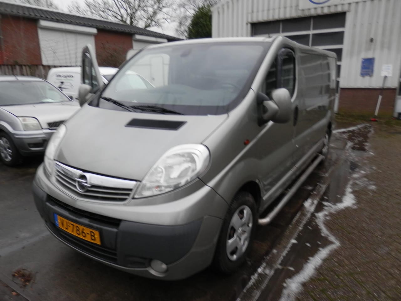 Opel Vivaro - 2.0 CDTI L2H1 DC EcoFLEX airco navi geen riem maar ketting - AutoWereld.nl